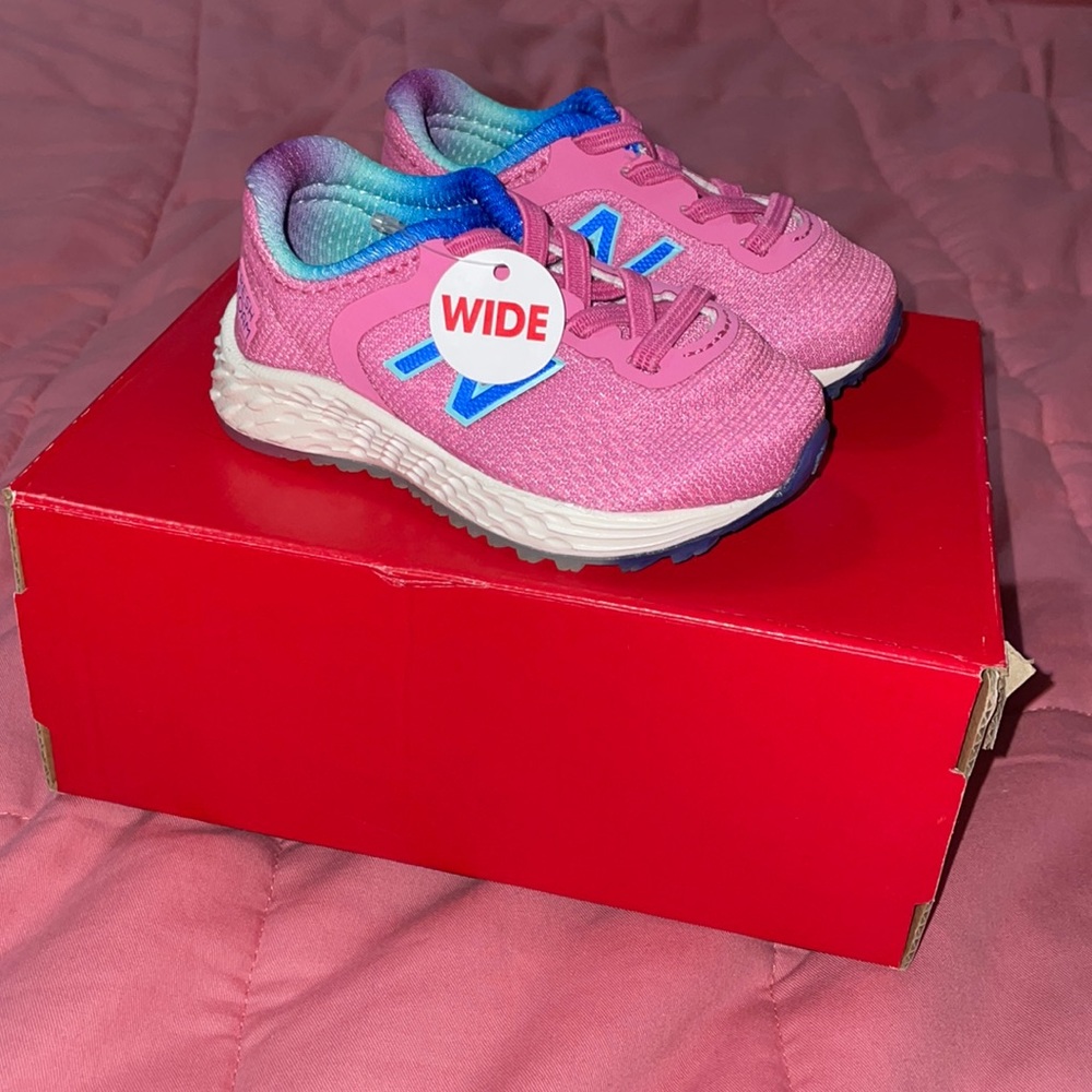 NWT New balance infants size 3 wide pink and blue sneakers
